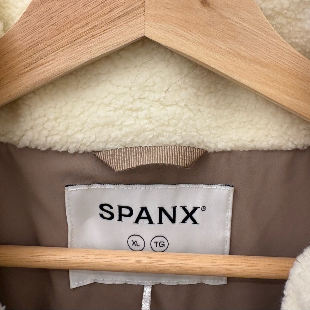 Spanx || Luxe Fleece Puffer Vest Convertible Two in One Driftwood Ivory XL - Picture 4 of 10